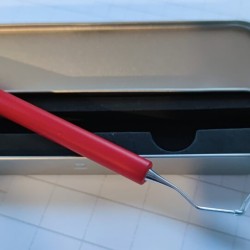 Jehla na odstraňování přebytečné fólie