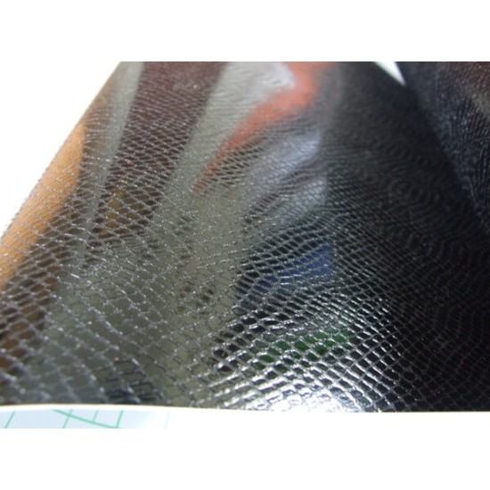 Černá hadí kůže