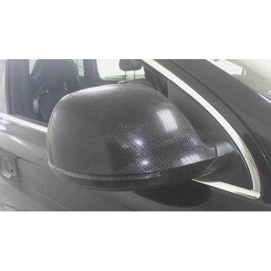 Černá hadí kůže