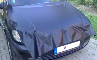 Jak nalepit fólii na kapotu