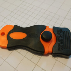 Škrabka se žiletkou