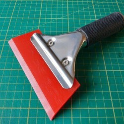 Pryžová stěrka s ručkou