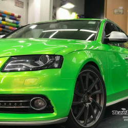 Kelly Green lesklá metalická fólie - RB22