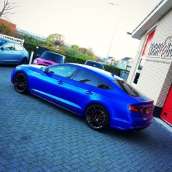 Modrá saténová chrómová fólia - Teckwrap